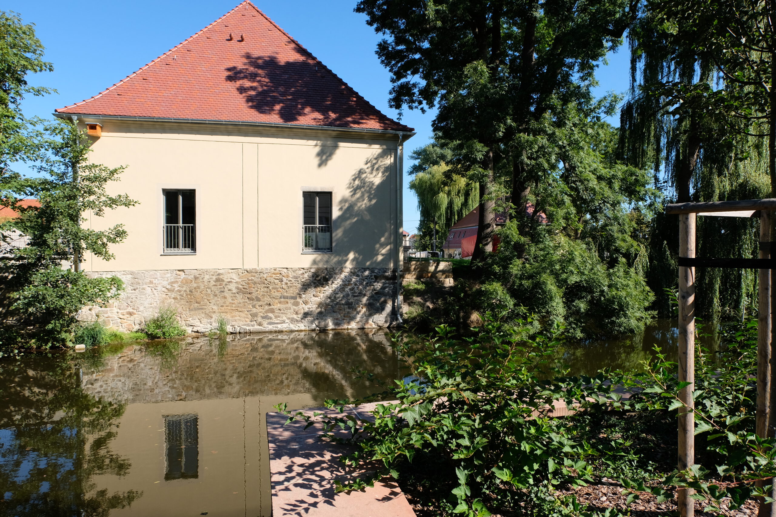 Giebelseite des Wirtschaftsgebäudes